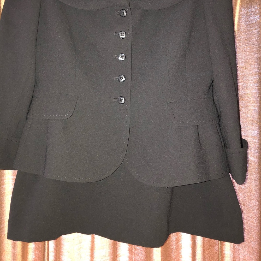 Tahari skirt suit